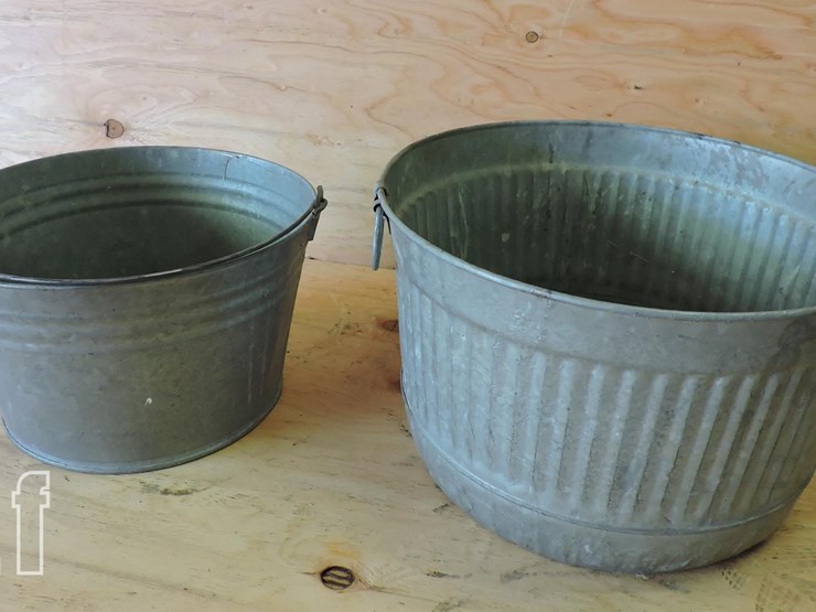 galvanized-1-bushel-tub,-and-galvanized-pail-image-1