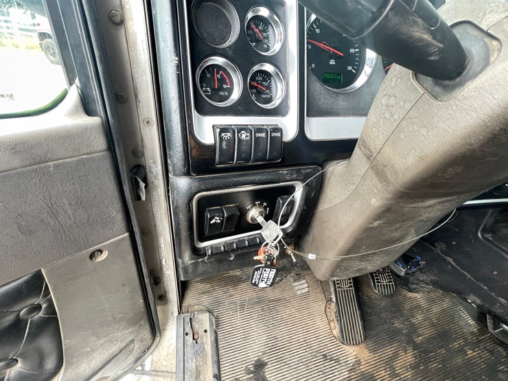 2007-kenworth-t800-image-42