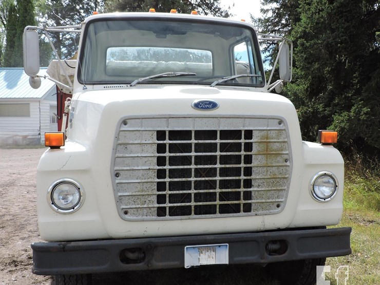 1985-ford-700-image-6