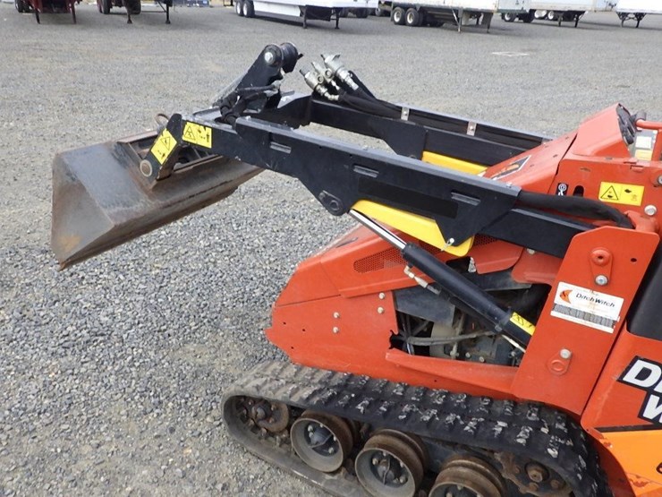 2022-ditch-witch-sk800-image-13