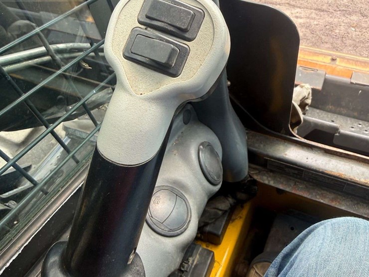 new-holland-l230-image-24