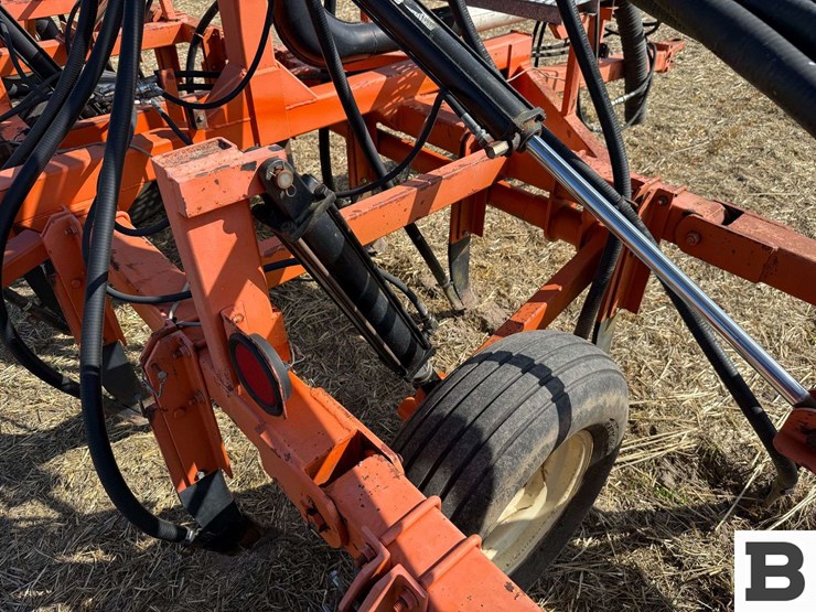 2008-custom-22.5'-air-seeder-image-30