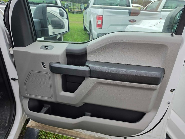 2018-ford-f150-xl-image-9