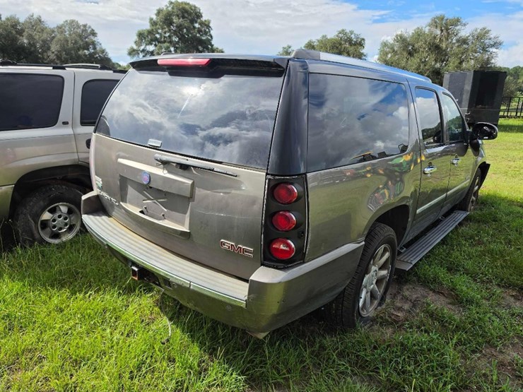 2011-gmc-yukon-xl-image-5