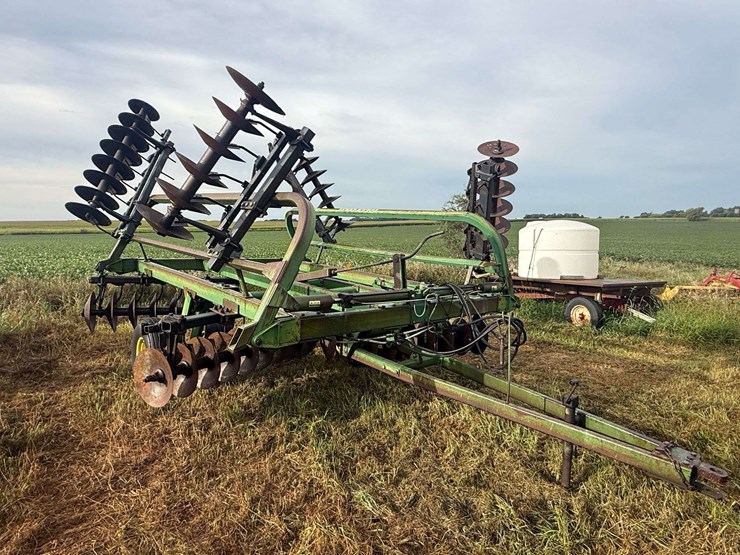 john-deere-235-image-13