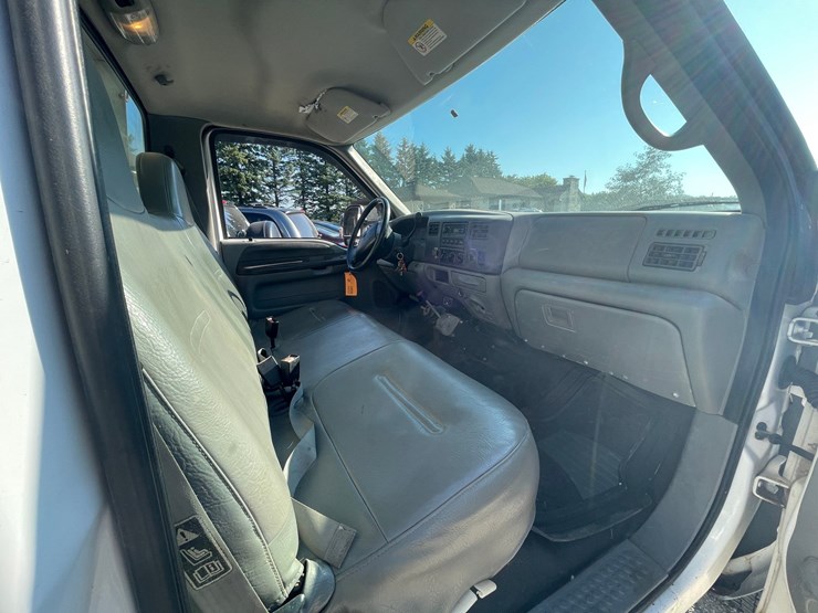 2002-ford-f550-xl-image-32