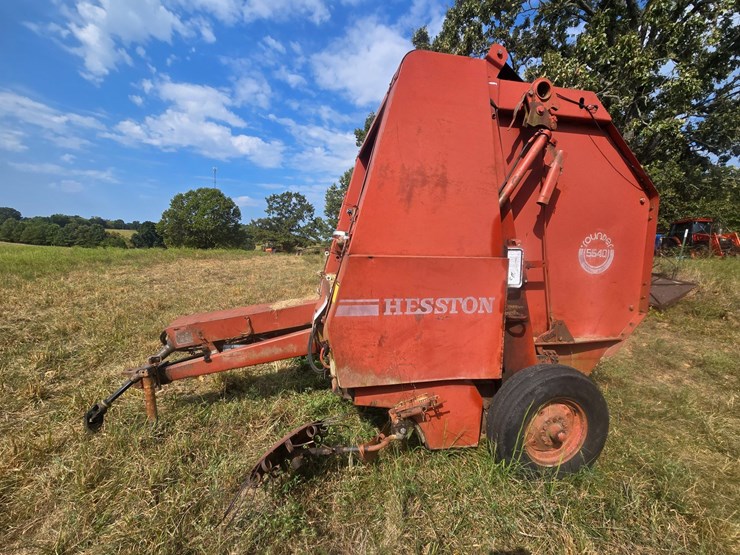 hesston-5540-image-3