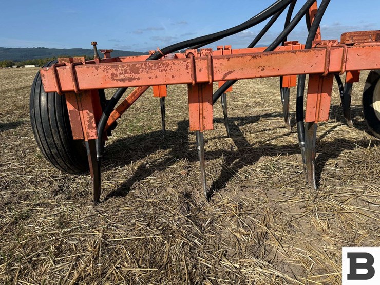 2008-custom-22.5'-air-seeder-image-13