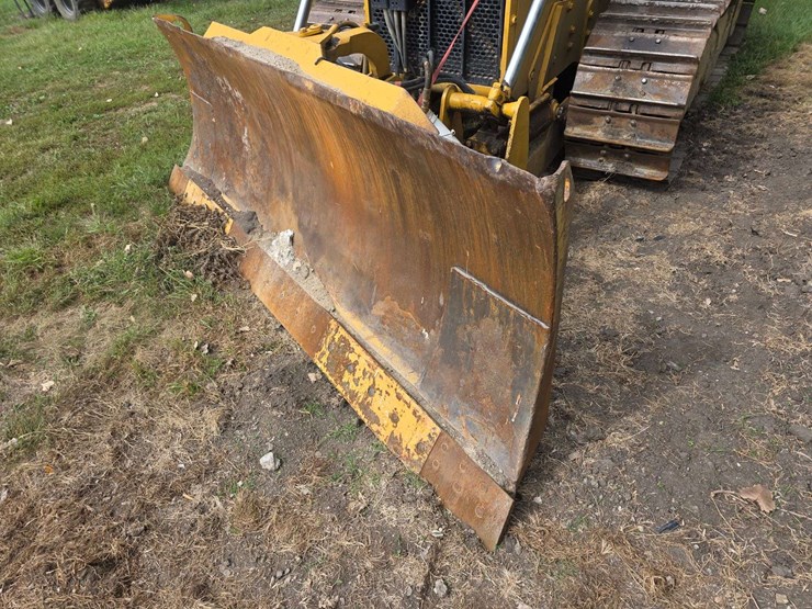 deere-750b-lt-image-3