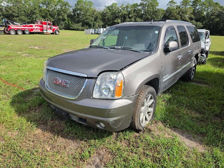 2011-gmc-yukon-xl-image-3
