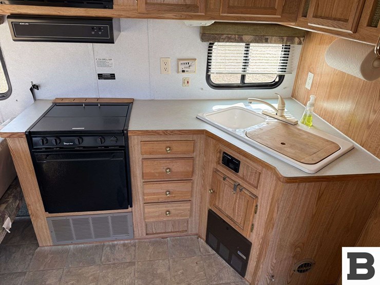 2002-tahoe-transport-21'-toy-hauler-travel-trailer-image-34