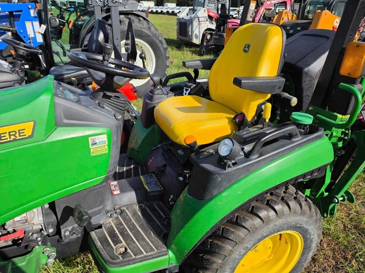 2021-john-deere-2025r-image-7