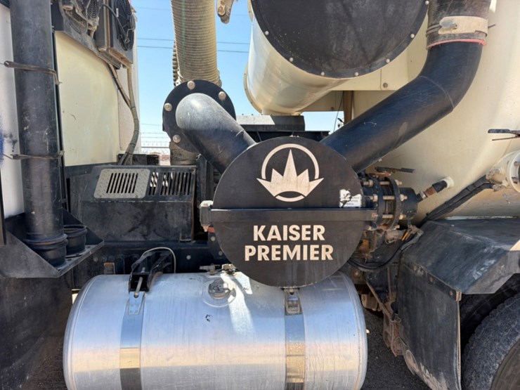 2020-peterbilt-567-image-15