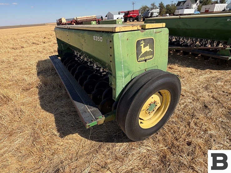 john-deere-8350-image-32