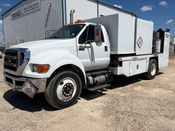 2015-ford-f750-image-1