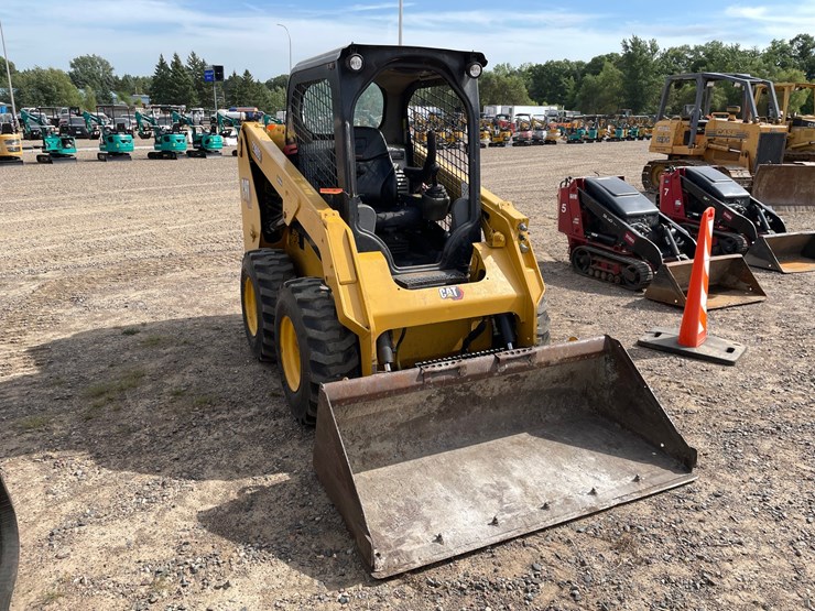 2013-caterpillar-236d3-image-1