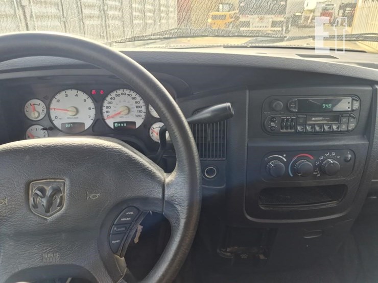 2002-dodge-ram-1500-image-13