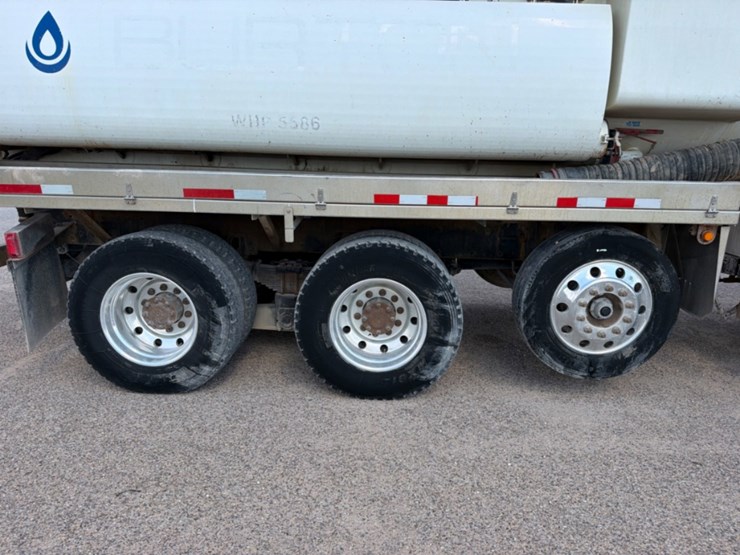 2019-peterbilt-367-image-7
