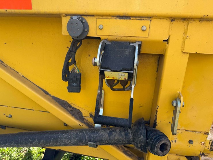 new-holland-73c-image-25