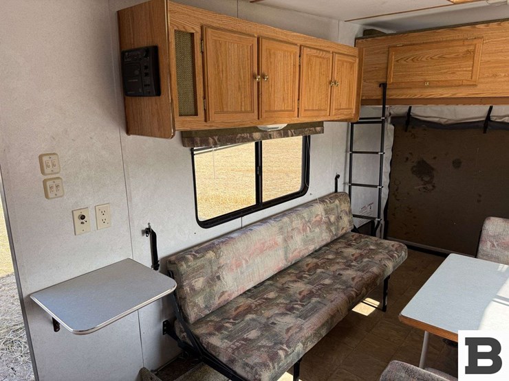 2002-tahoe-transport-21'-toy-hauler-travel-trailer-image-37