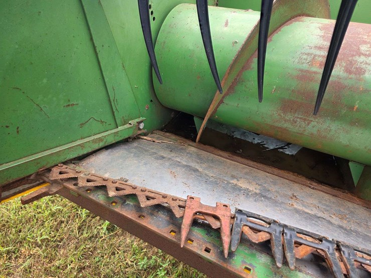 john-deere-220-image-17