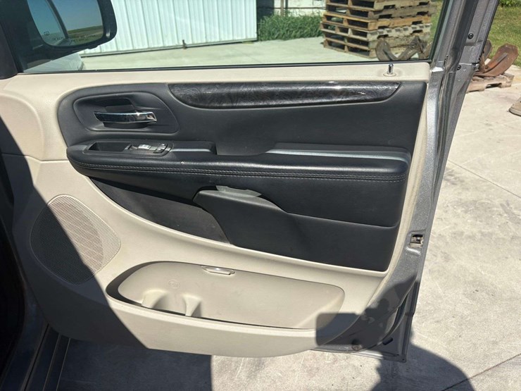 2016-dodge-grand-caravan-sxt-image-29
