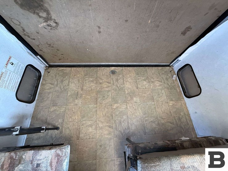 2002-tahoe-transport-21'-toy-hauler-travel-trailer-image-47