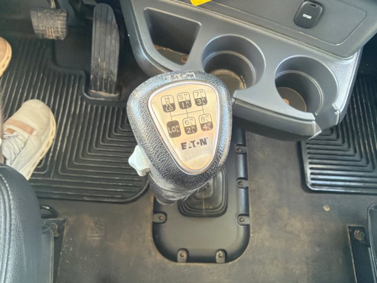 2024-kenworth-t880-image-24