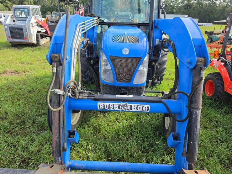 223---new-holland-tn70da-utility-tractor-image-9