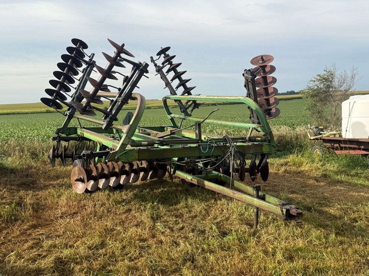 john-deere-235-image-1
