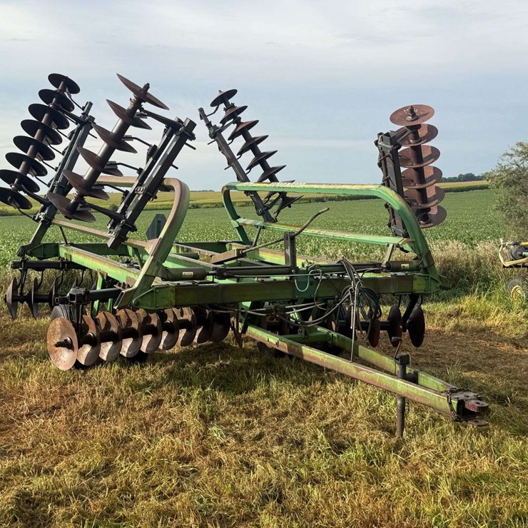 JOHN DEERE 235