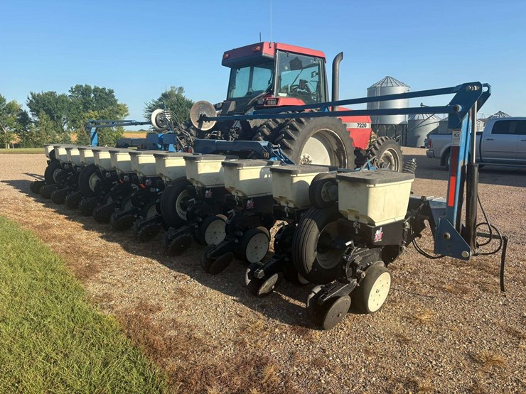 2014-kinze-3140-image-1