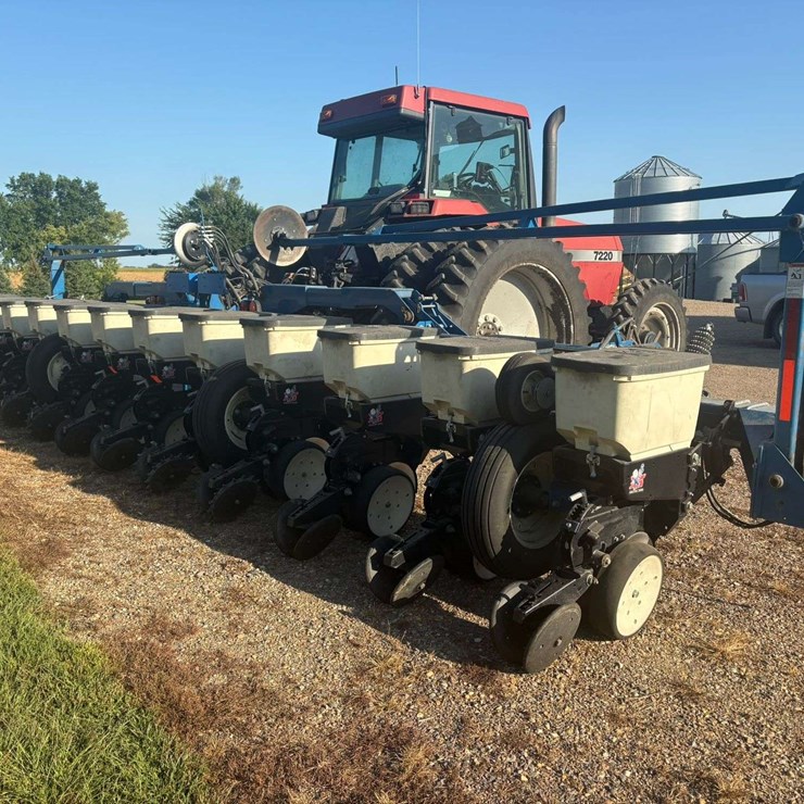 2014 KINZE 3140