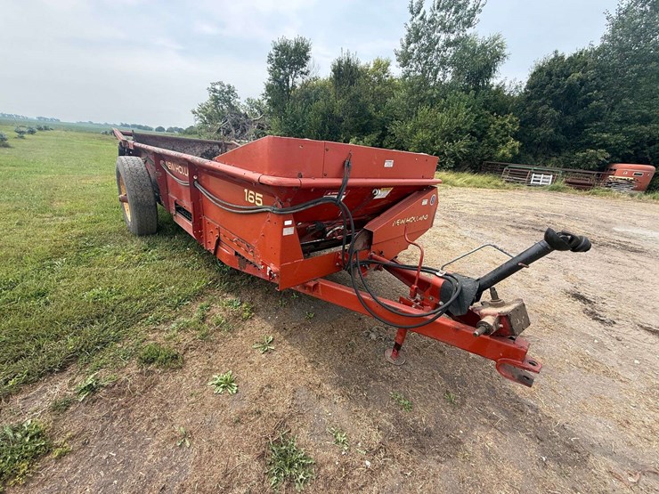 new-holland-165-image-1