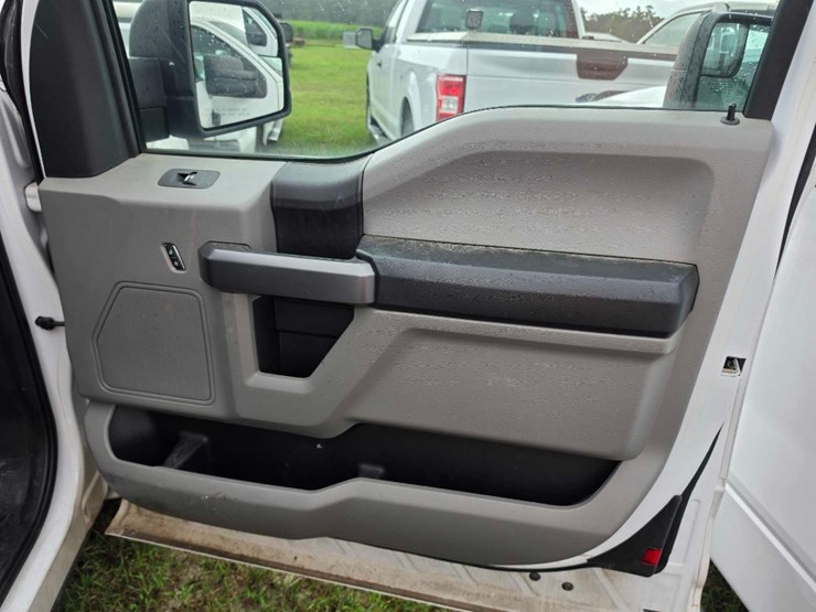 2019-ford-f150-xl-image-7
