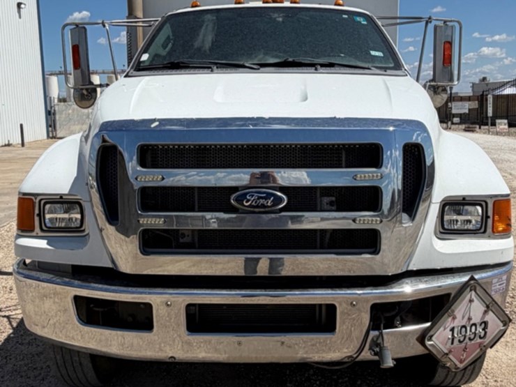 2015-ford-f750-image-2