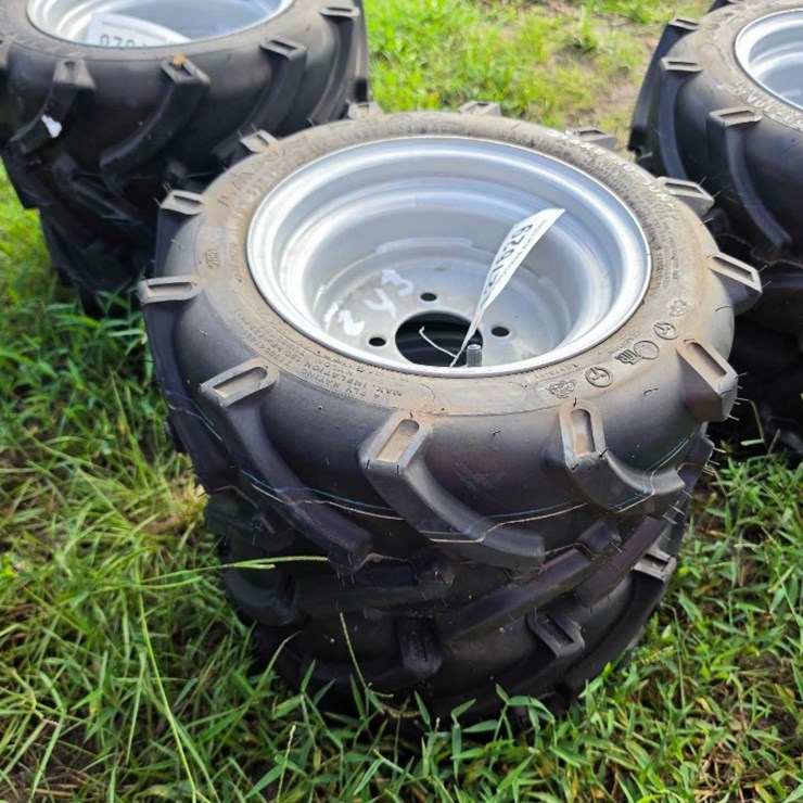 243 - 2 LAWN TRAC 18X8.50-10NHS