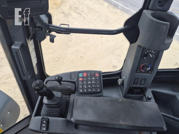 2015-deere-544k-image-19
