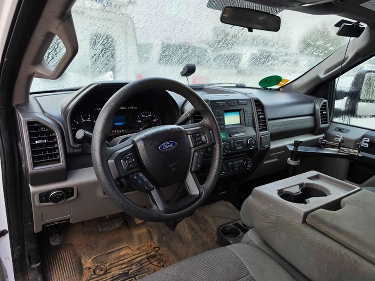 2018-ford-f250-xl-image-10