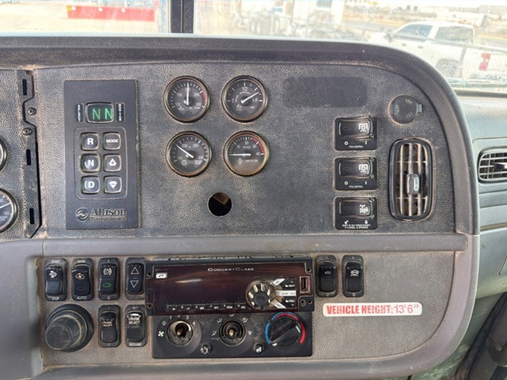 2019-peterbilt-367-image-19