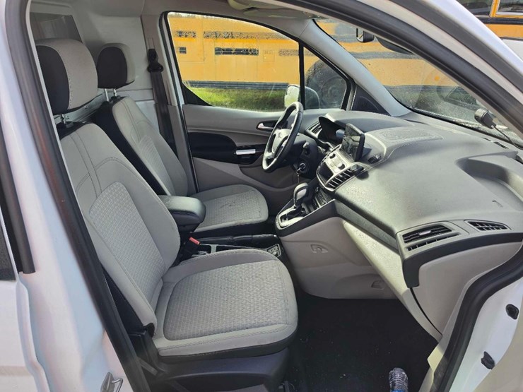 2022-ford-transit-connect-image-8