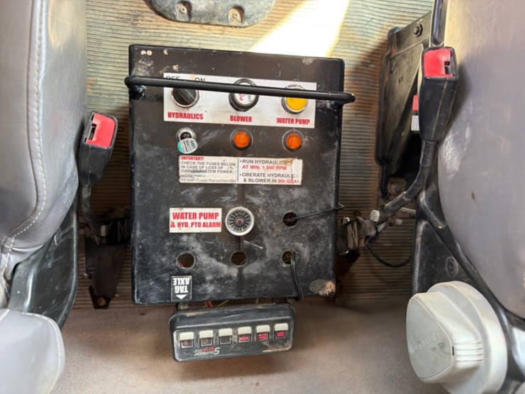 2019-peterbilt-367-image-18