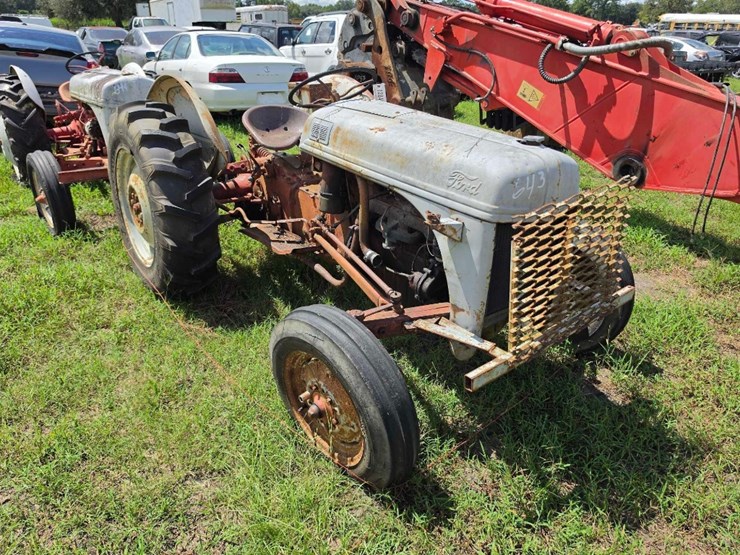 1950-ford-tractor-image-1