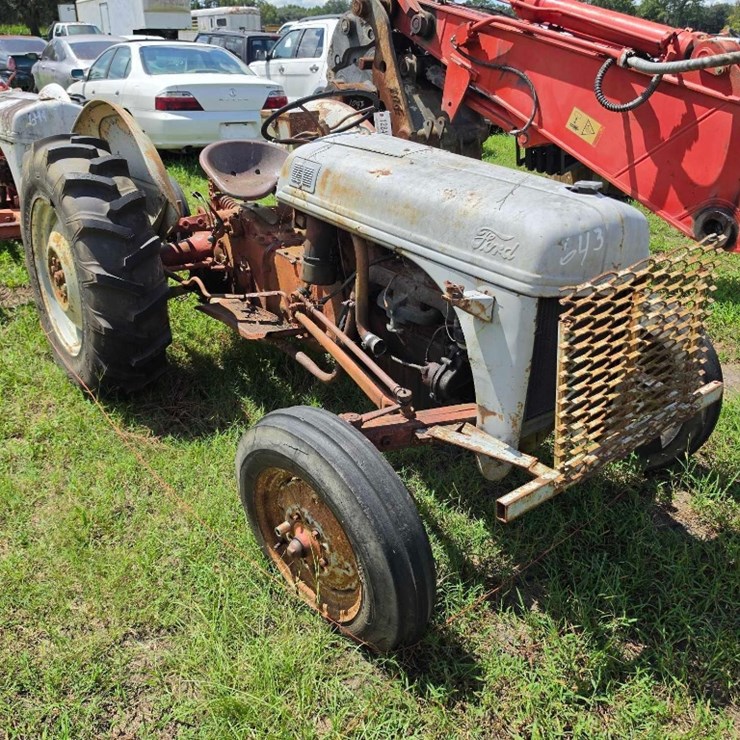 1950 FORD TRACTOR