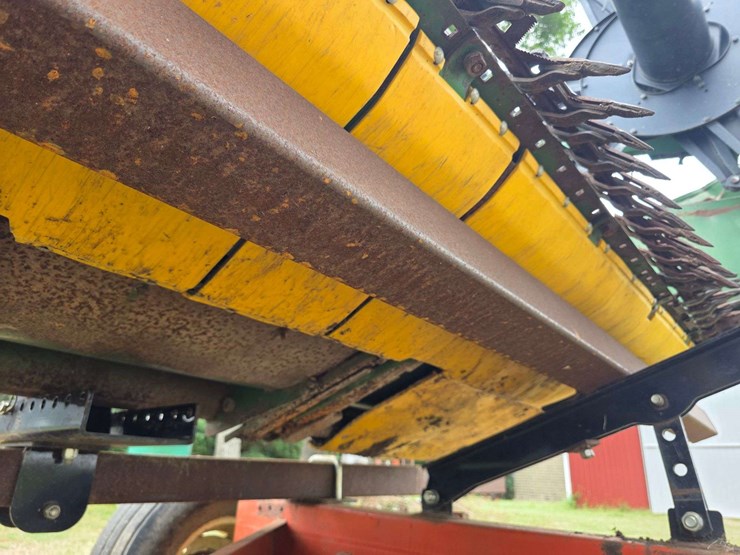 john-deere-220-image-24