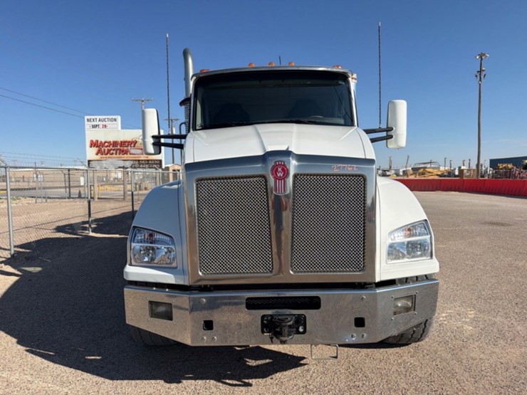 2024-kenworth-t880-image-2