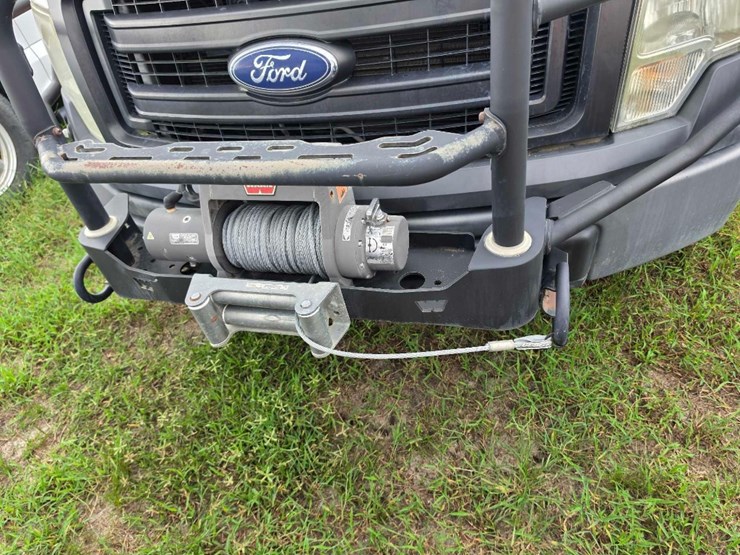 2014-ford-f150-xl-image-3