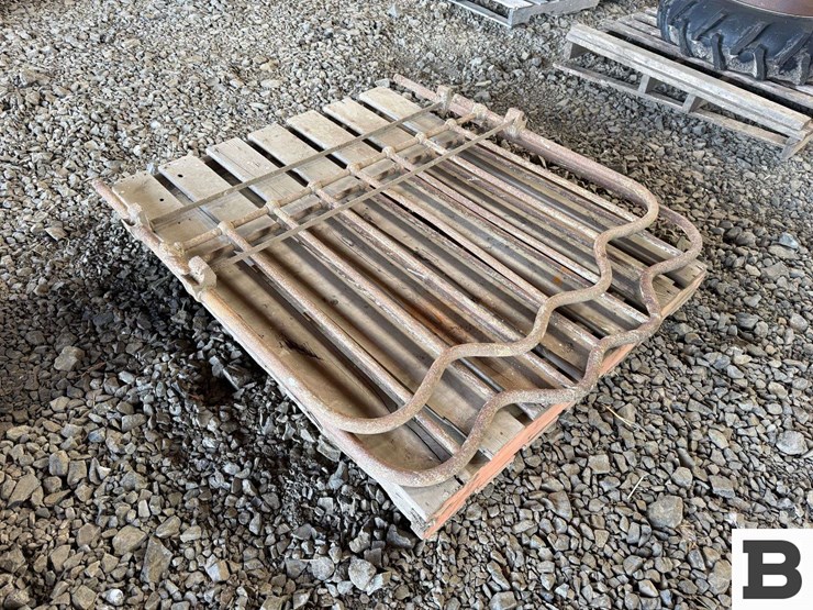 metal-bed-frame-&-footboard-image-2