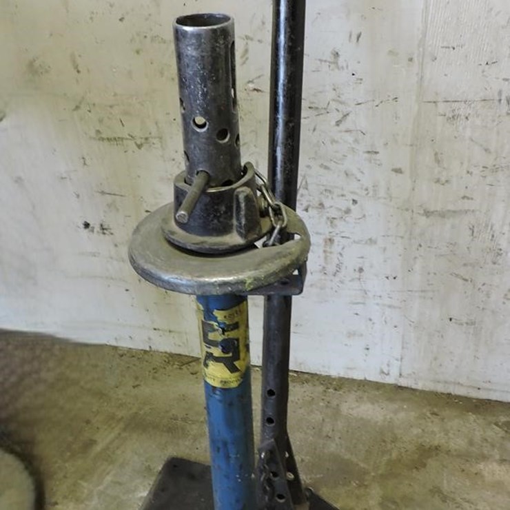 TIRE MAINTENANCE TOOL
