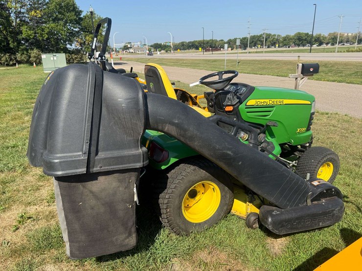 john-deere-x720-image-2